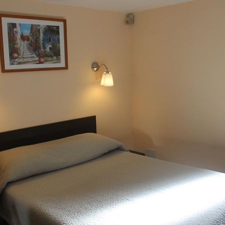 Hotel Les Acanthes Remoulins Εξωτερικό φωτογραφία
