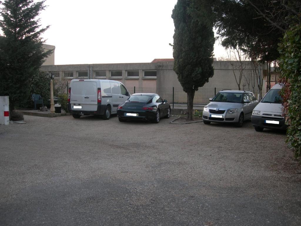 Hotel Les Acanthes Remoulins Εξωτερικό φωτογραφία