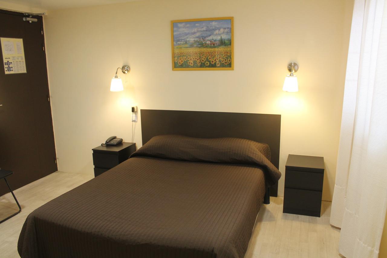 Hotel Les Acanthes Remoulins Εξωτερικό φωτογραφία
