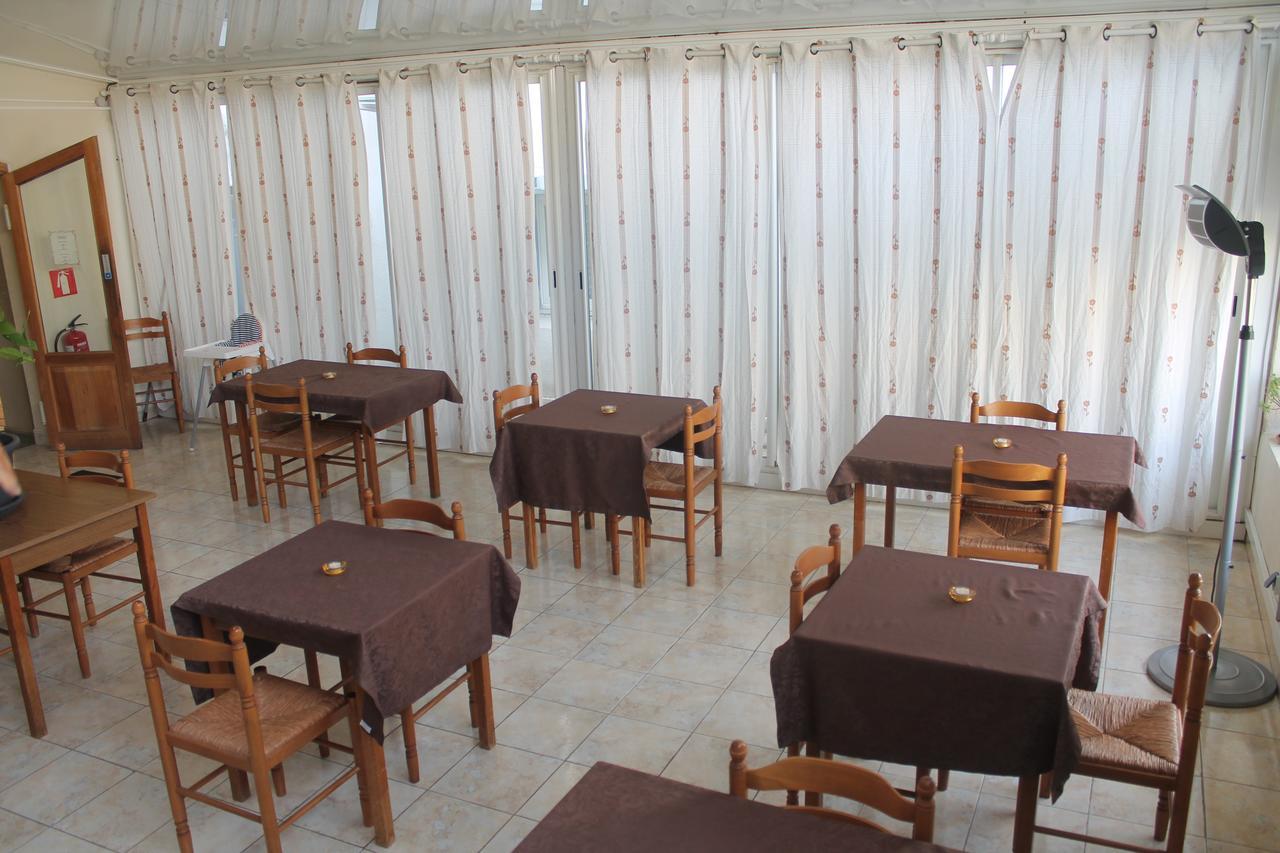 Hotel Les Acanthes Remoulins Εξωτερικό φωτογραφία